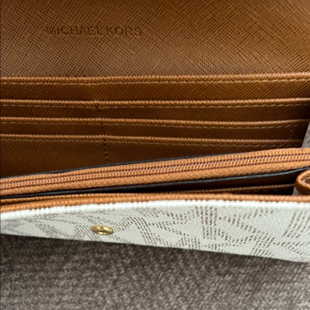 Michael Kors Fulton Flap Continental Wallet Vanilla - Picture 5 of 8